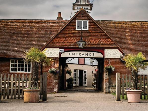 The Walhampton Arms Bed & Breakfast Lymington Exterior photo